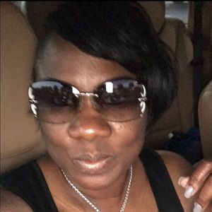 Meet your Posher, Regina